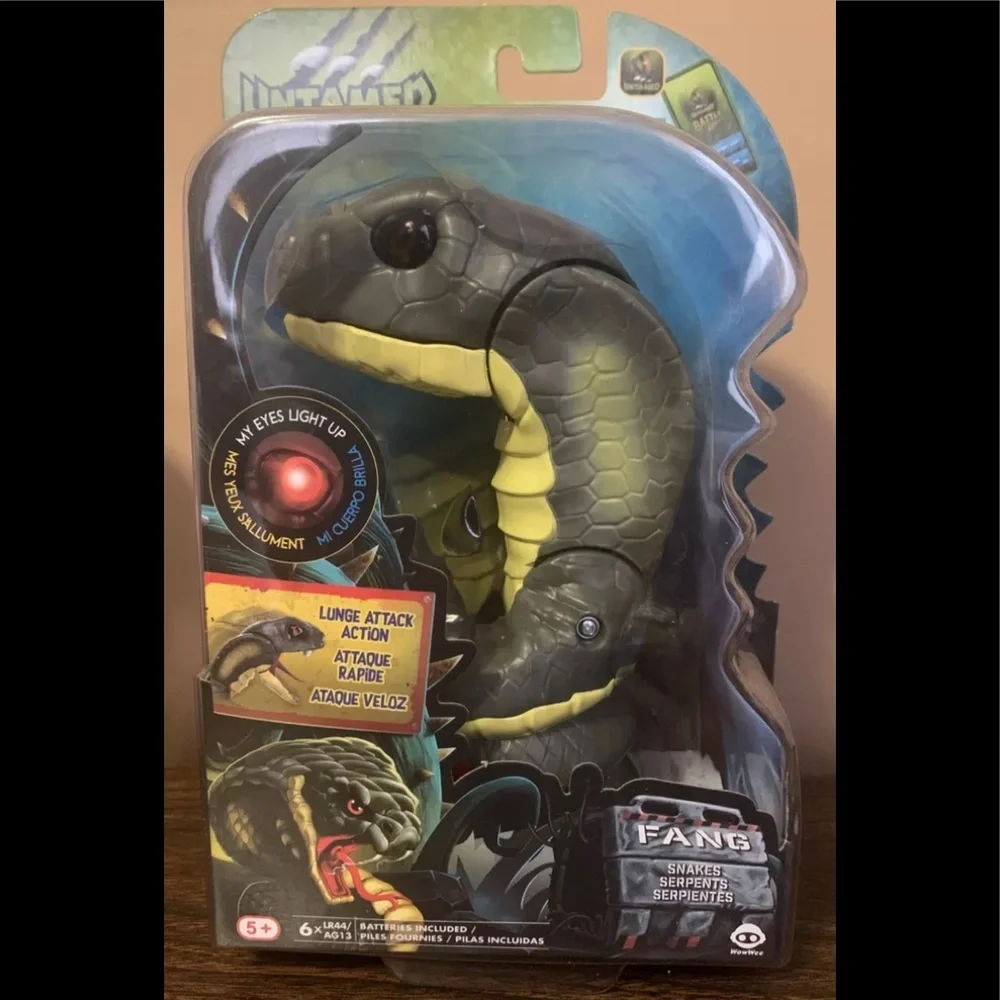 Fingerlings Untamed, FANG, Snake/Serpent Interactive Toy, Cobra Lung Attack
